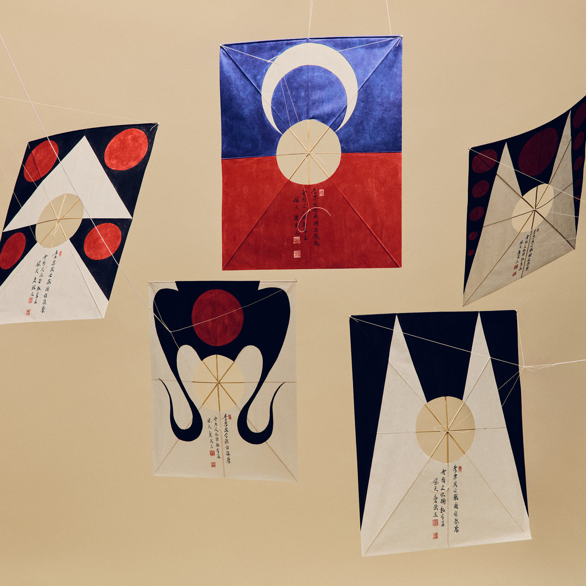 The Long-loop Eyed Kite (긴고리눈쟁이연)
