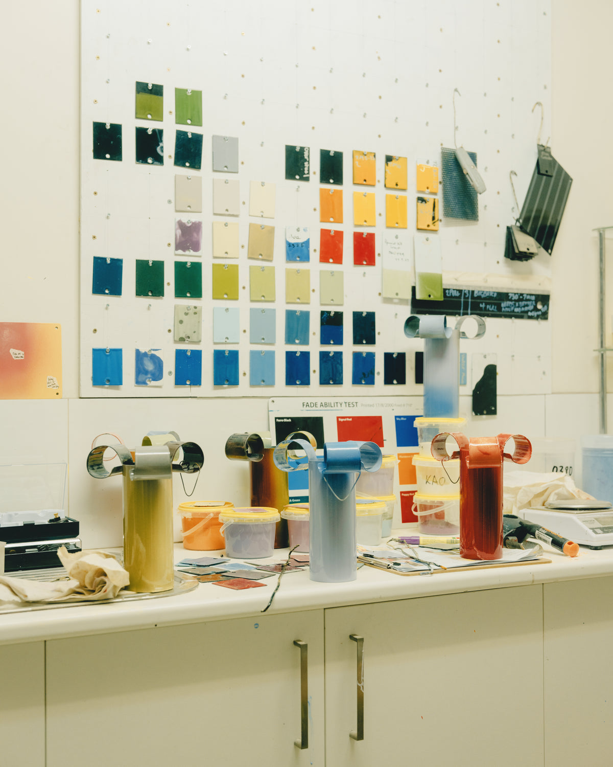 Enamora Vase - Crimson Dusk