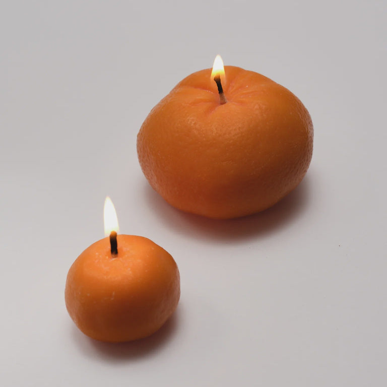 A mandarin candle set